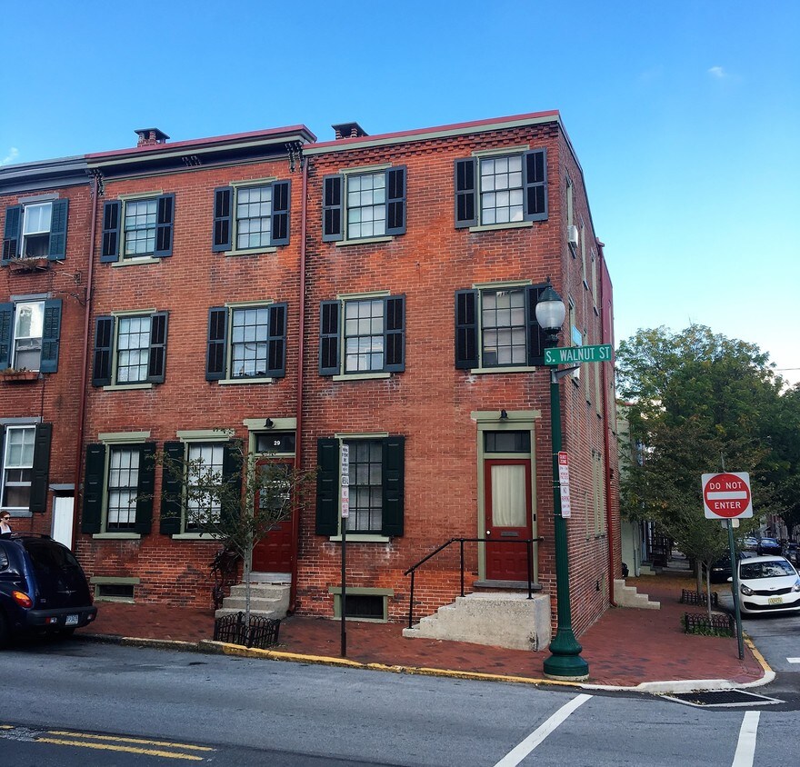 Building Photo - 31 S Walnut St
