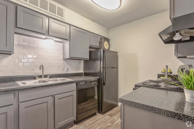 1BR, 1BA - 675 SF A2 - Kitchen - Oasis
