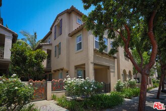 Building Photo - 720 S San Fernando Blvd