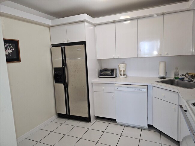 Foto del edificio - 2750 NE 183rd St