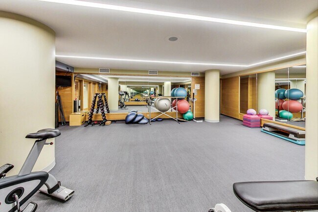 Foto del edificio - 155 N Harbor Dr