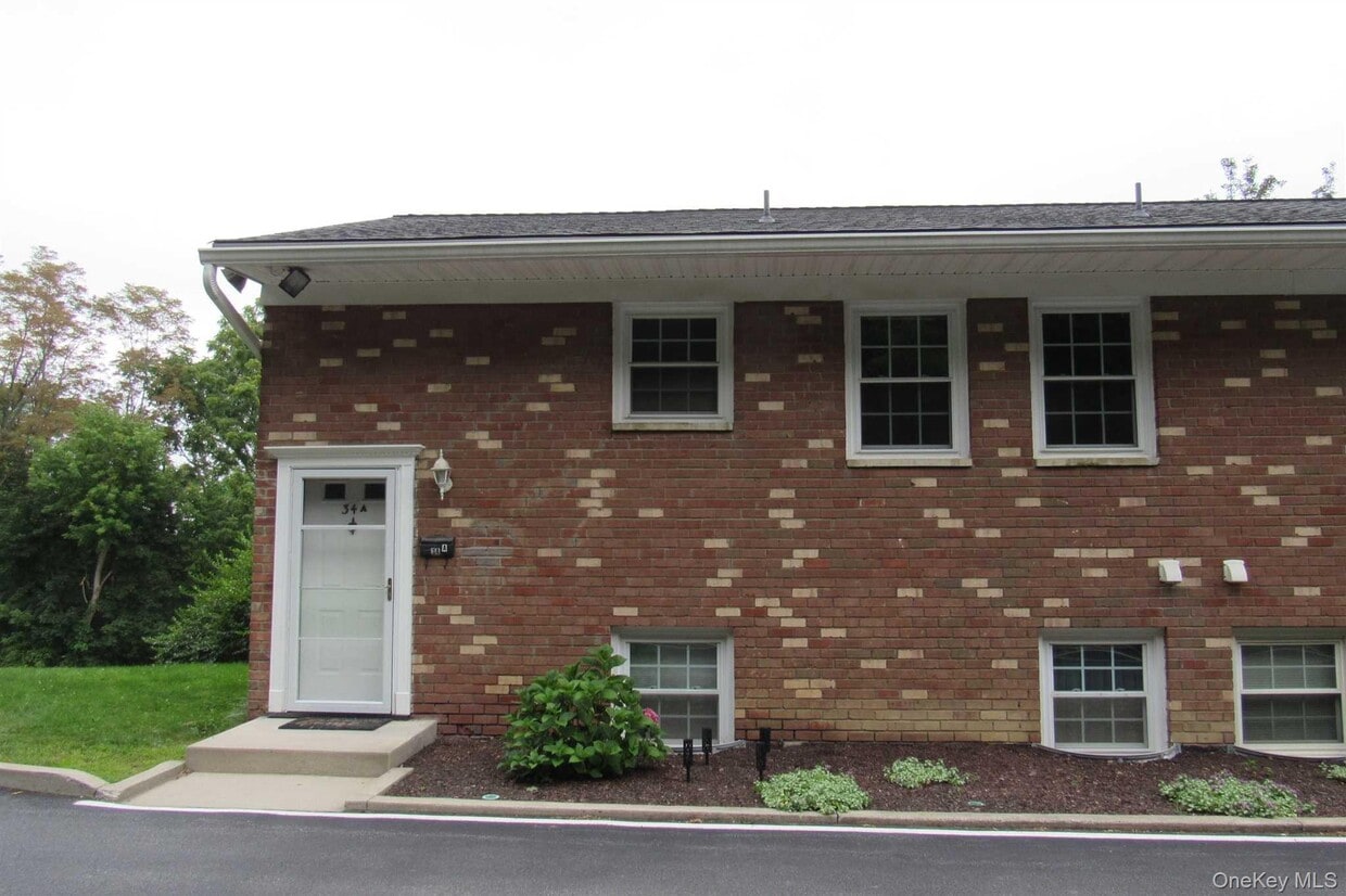 Primary Photo - 34 Alpine Dr