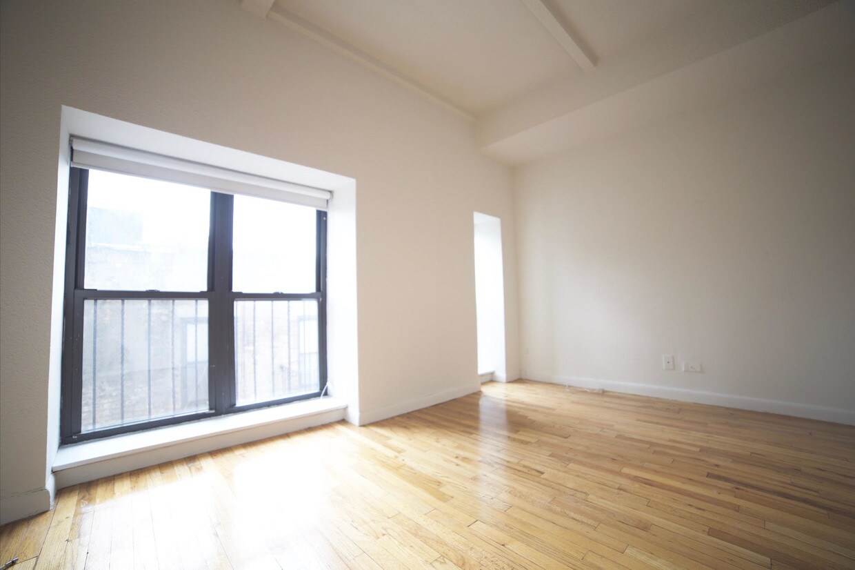 Primary Photo - 160 Bleecker St