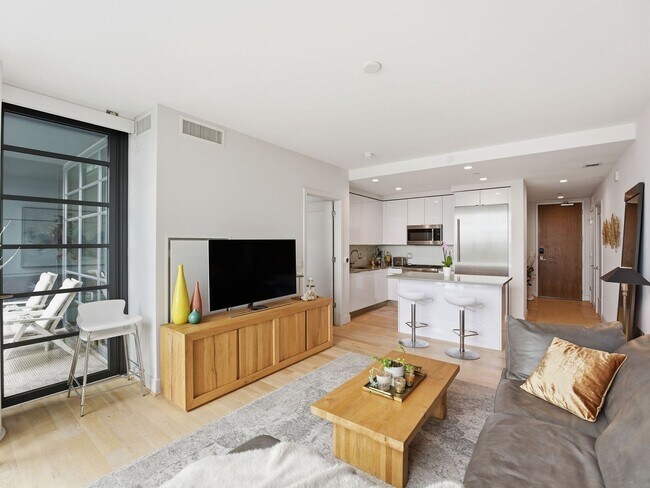 Foto del edificio - Designer-Furnished Waterfront Living at VIO Condominiums!