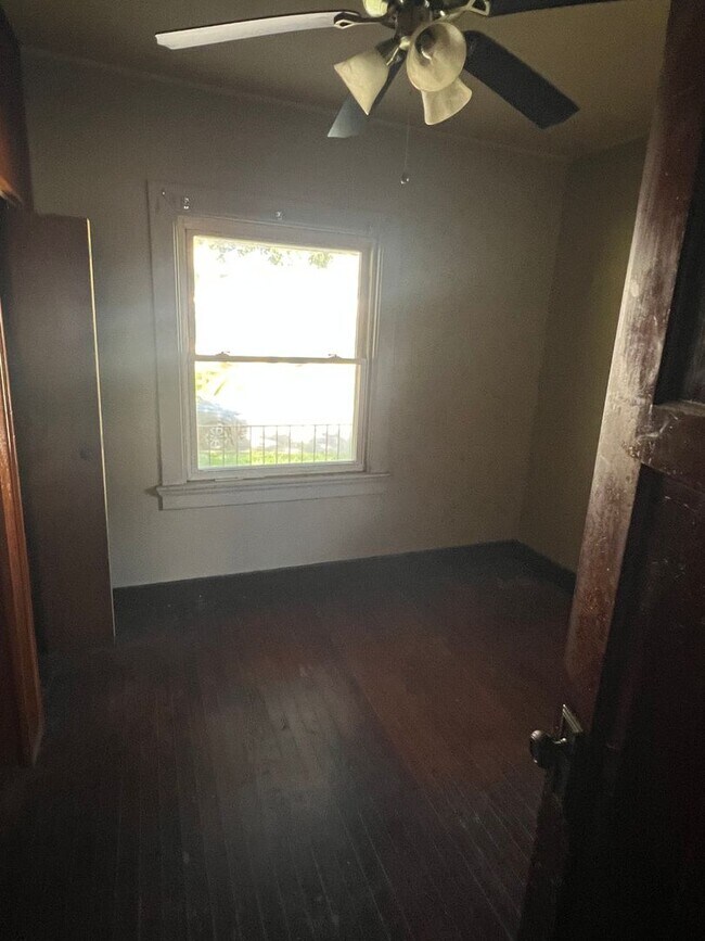 Foto del edificio - 212 E Siebenthaler Ave