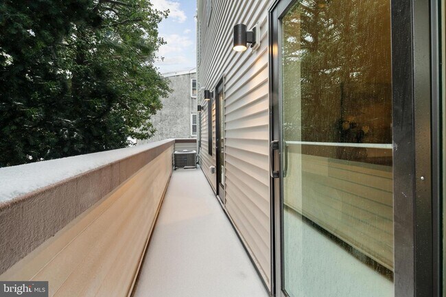Foto del edificio - 6526 Ridge Ave
