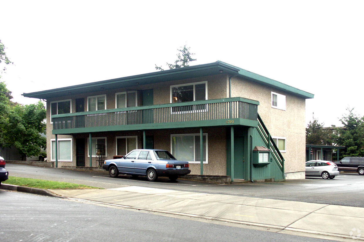 Primary Photo - Houghton II Apartments