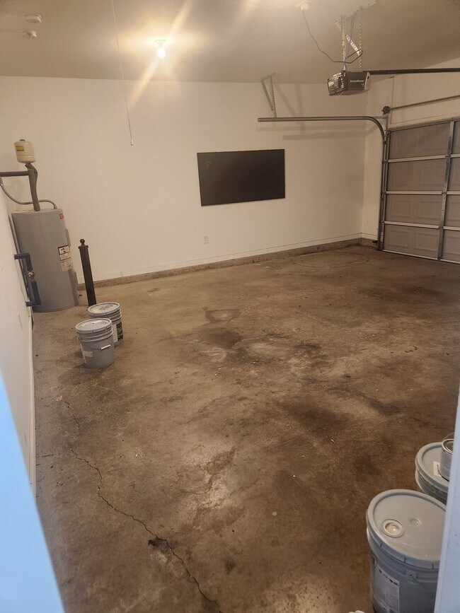 Building Photo - Nice 3 Bed 2 Bath House! Available Now!