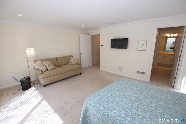 Foto del edificio - 53 Hollister Way N