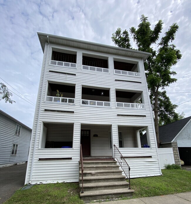 Foto del edificio - 160 Seminary Ave