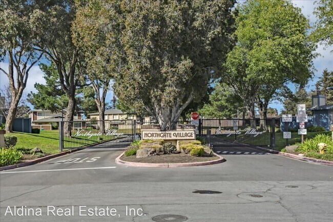Building Photo - 3 br, 1.5 bath House - 1811 Cherokee Dr. U...