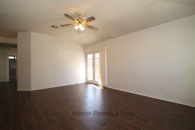 Building Photo - Amazing Fox Creek Home!