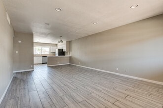 Building Photo - 356 E Desert Inn Rd
