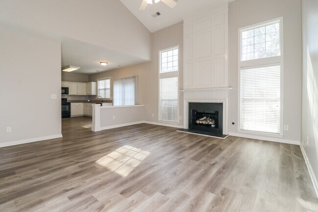 Foto del edificio - 6285 Whirlaway Dr