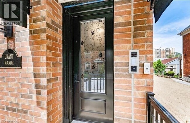 Building Photo - 36 Grant Ave