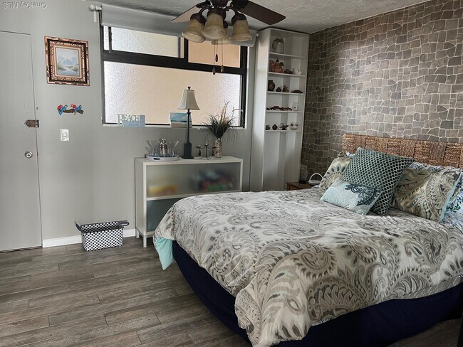 Foto del edificio - 830 Shore Rd