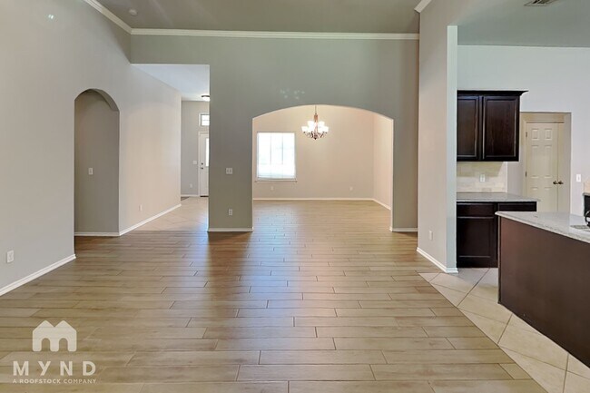 Foto del edificio - 3317 Wood Valley Rd