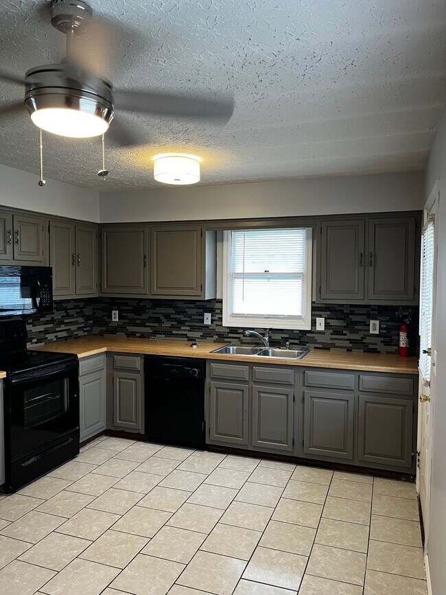 Foto del edificio - 2806 Blendon Woods Blvd