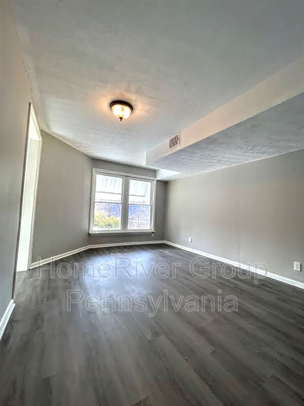 Building Photo - 1402 Linden St