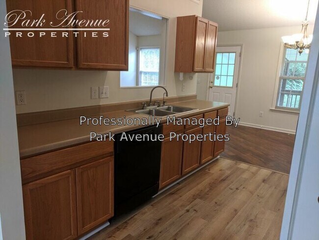 Foto del edificio - 5213 Moss Hill Dr