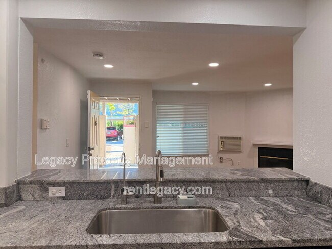 Foto del edificio - 7 Lancaster Cir