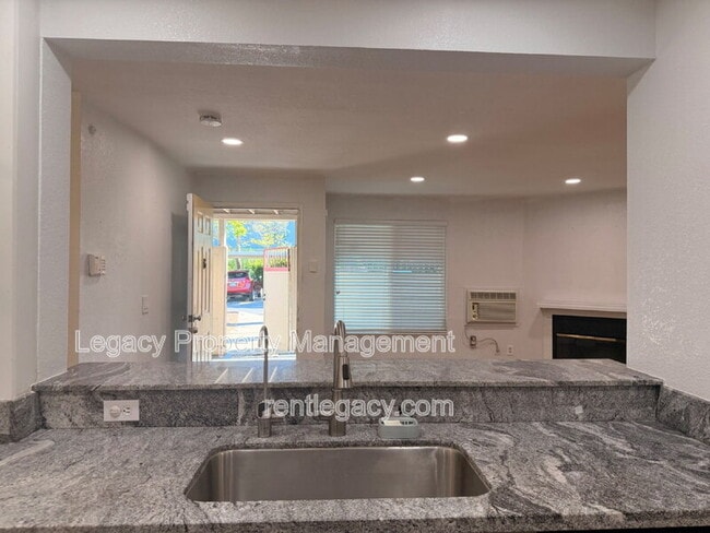 Building Photo - 7 Lancaster Cir