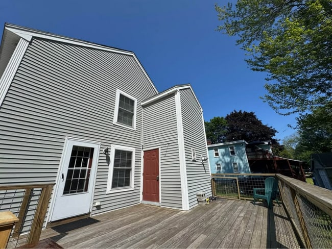 Building Photo - 725 Roosevelt Trail