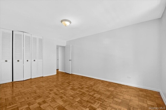 Foto del edificio - 37-30 73rd St