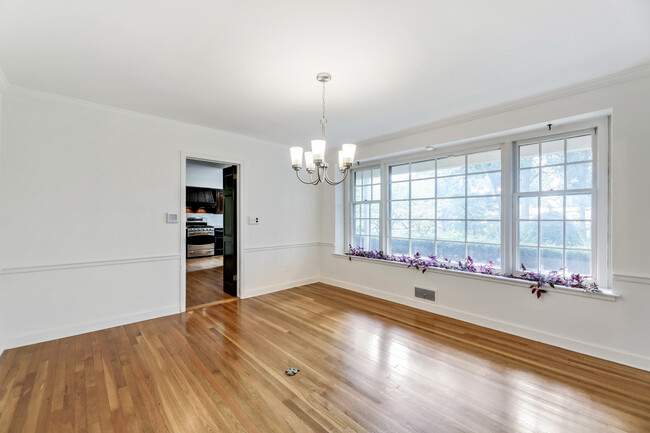 Building Photo - 235 Oak Ridge Ave