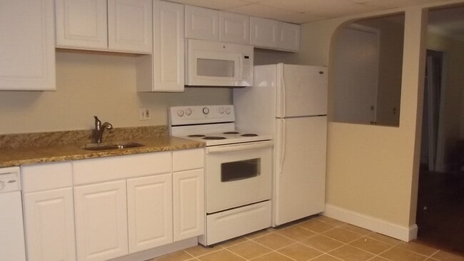 Building Photo - 11 Shadowbrook Ln