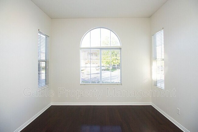 Foto del edificio - 24254 Kirby Ct