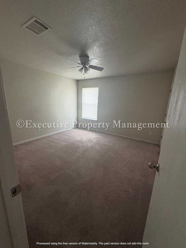 Building Photo - 208 Janelle Dr