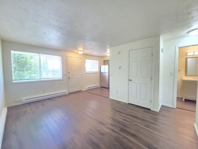 Building Photo - 39 E Westview Ave