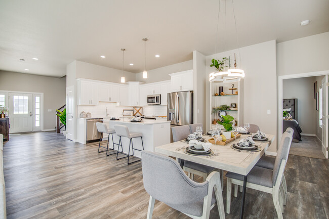 Building Photo - Coulee Ridge Twin Homes