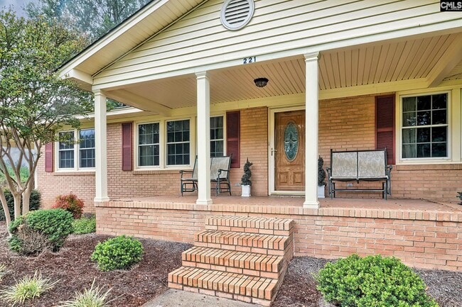 Foto del edificio - 221 Crooked Creek Rd
