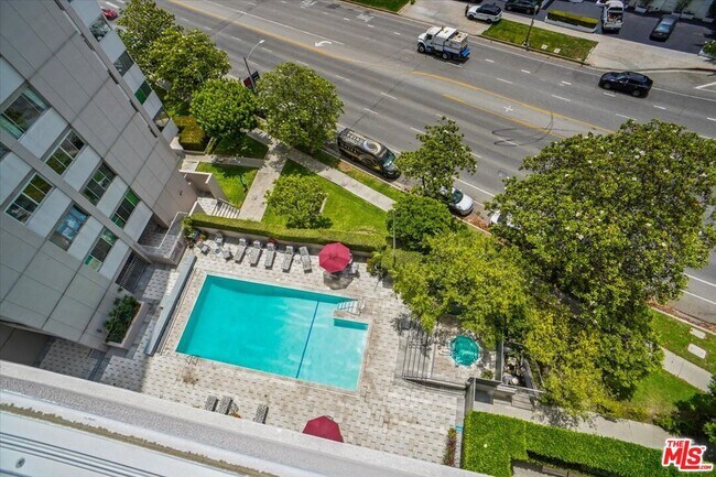 Foto del edificio - 865 Comstock Ave