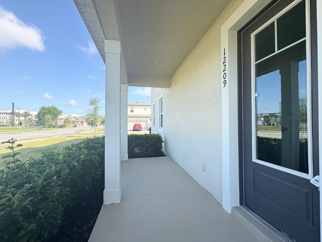 Building Photo - Newly Built, Water View, Luxury Executive ...
