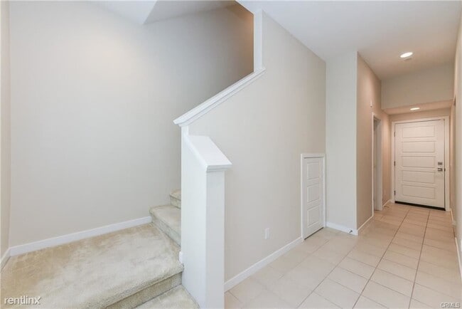 Building Photo - 3 br, 3.5 bath Condo - 181 Magnet