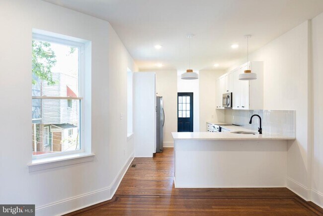 Foto del edificio - 5510 Larchwood Ave