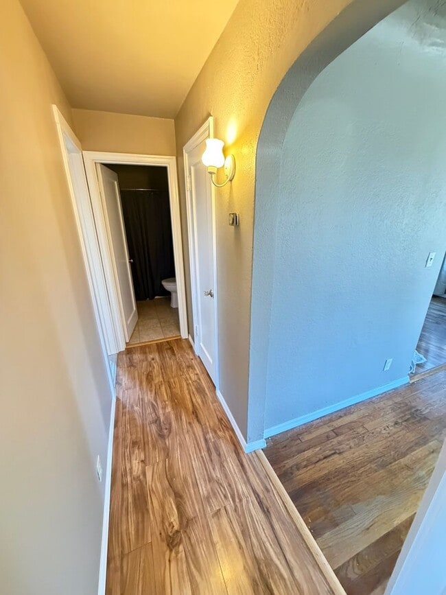 Building Photo - 3 Bedroom with Large yard near the Canal!