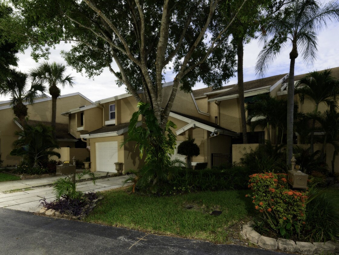 6595 Parkview Drive F - 6595  Parkview Drive F