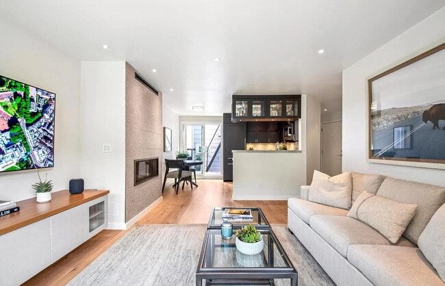 Building Photo - 1914 Pine St