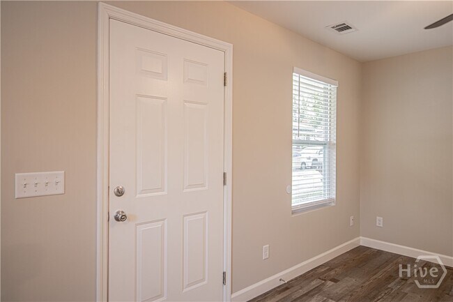 Building Photo - 22 Nelson St