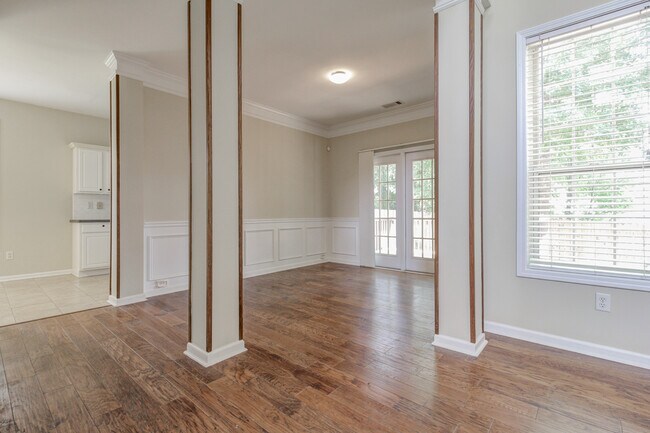 Building Photo - 424 Kensington Parc Way
