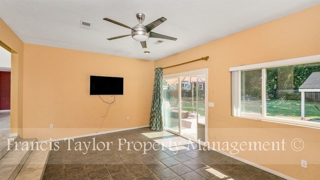 Building Photo - 3 br, 2 bath House - 14335 Sycamore Ave