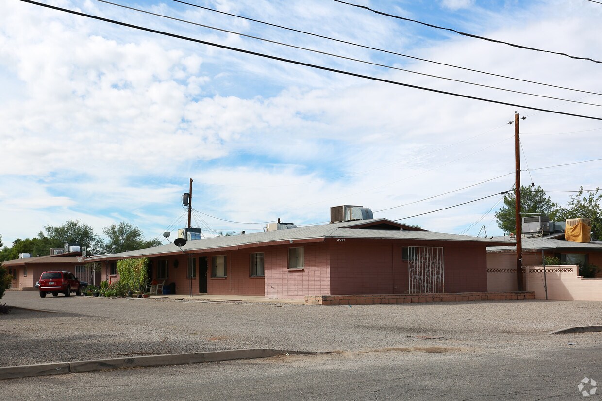 Foto del edificio - 4530-4532 E Fairmount St