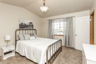 2BR, 1.5BA - 1,081 SF - Prairies Edge