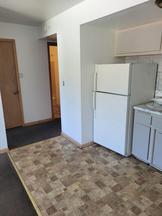 Building Photo - 6521