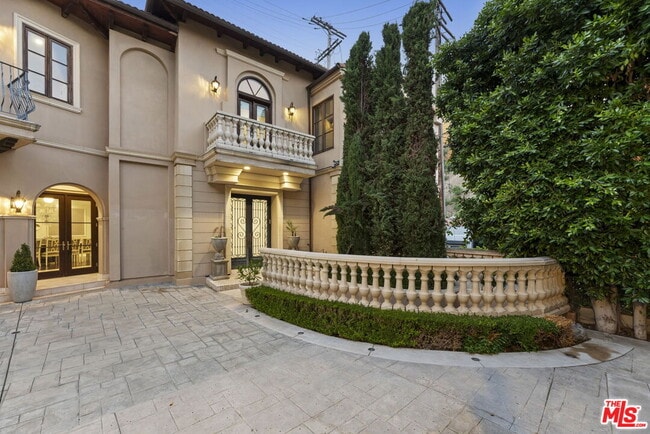 Building Photo - 1465 Robmar Dr