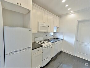 Building Photo - 886 10th Ave